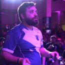 За победу в турнире по Super Smash Bros. Melee в чемпиона кинули мёртвого краба За победу в турнире по Super Smash Bros. Melee в чемпиона кинули мёртвого краба